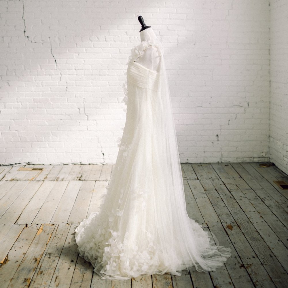 Manuel Mota Pronovias Wedding Dress 4 One Shoulder - Picture 5 of 8